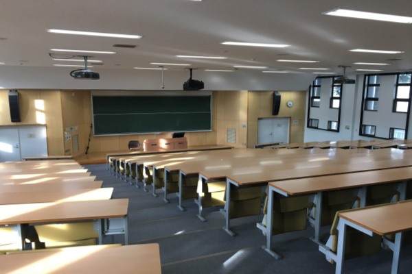 講義棟C棟 2階 講義室C200（教育・学生支援部） image