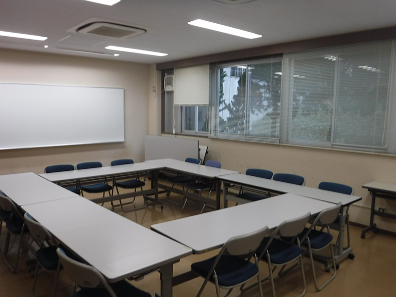 経済学研究科棟 1階 第８演習室（経済学部） image