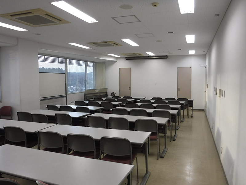 文科系総合研究棟 10階 第２１演習室（経済学部） image