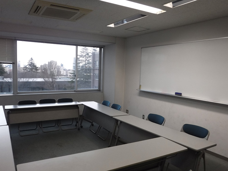 文科系総合研究棟 4階 ４０２演習室（経済学部） image
